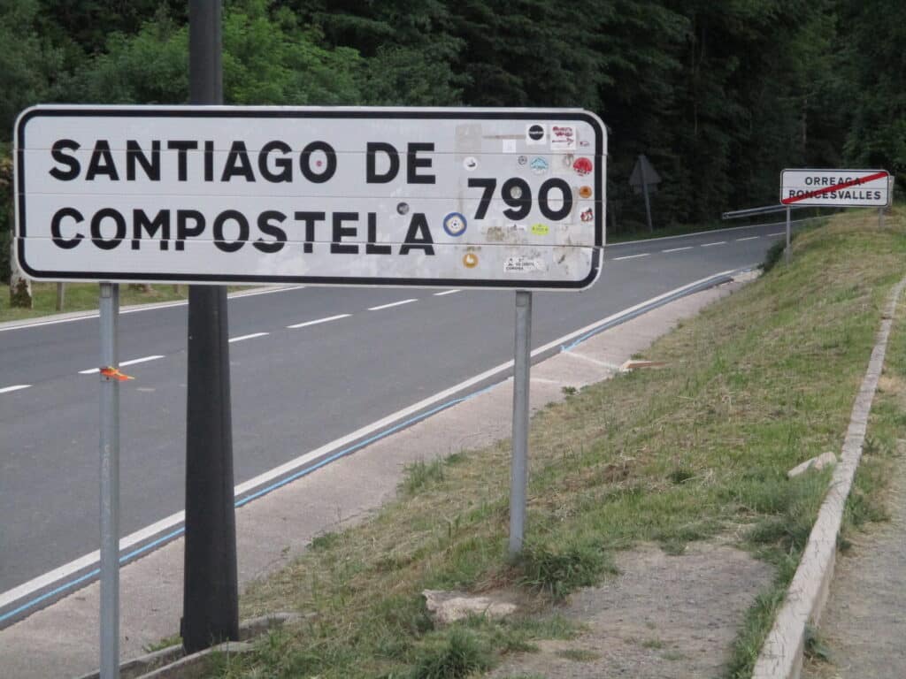 Distance to Compostela by car from Roncesvalles